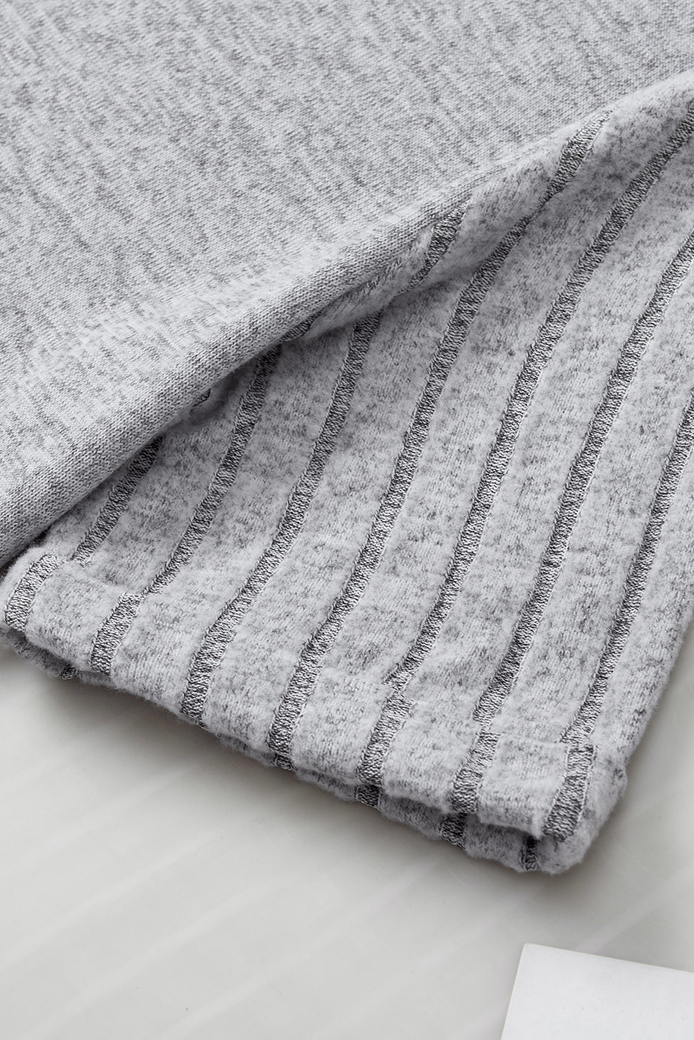 Gray Ribbed Splicing Sleeve Round Neck T-shirt